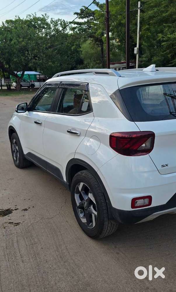 Hyundai Venue Sx (o) Mt 1.5 Diesel, 2022, Diesel