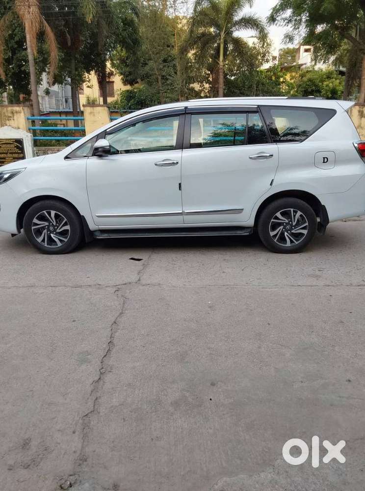 Toyota Innova Crysta 2.4 V 8 Str, 2023, Diesel