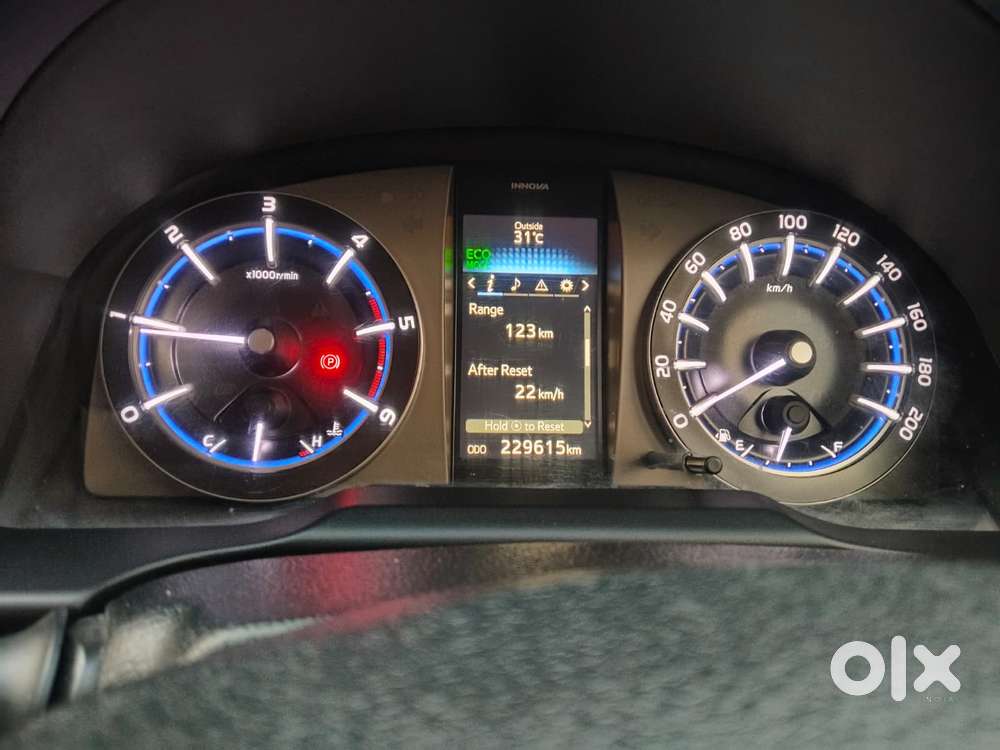 Toyota Innova Crysta 2.4 V 8 Str, 2016, Diesel