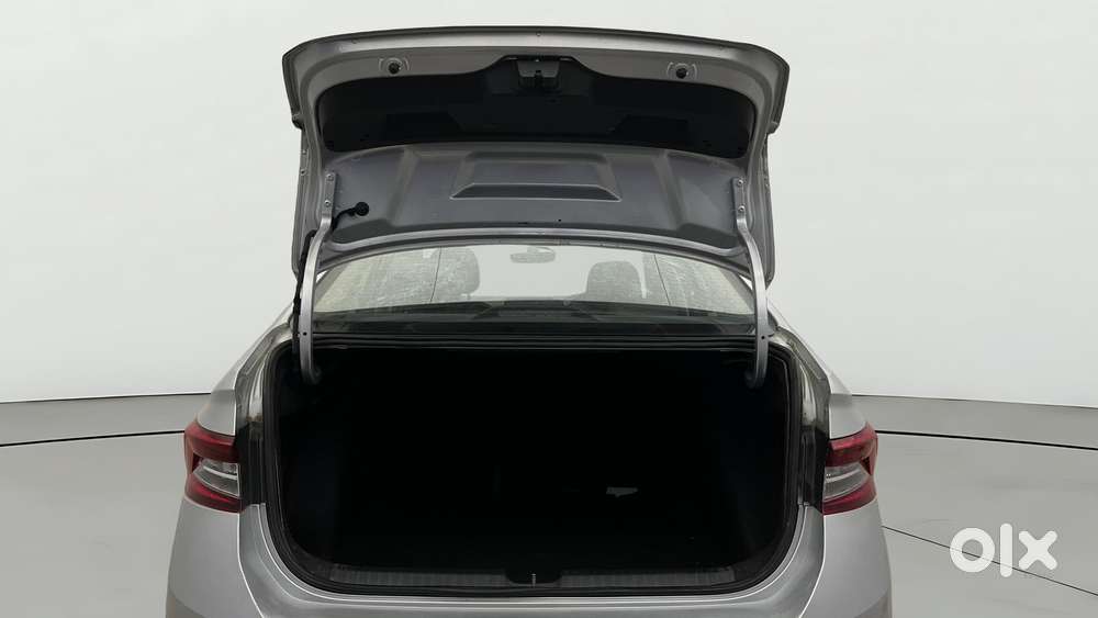 Skoda Slavia Style 1.0l Tsi Mt, 2022, Petrol