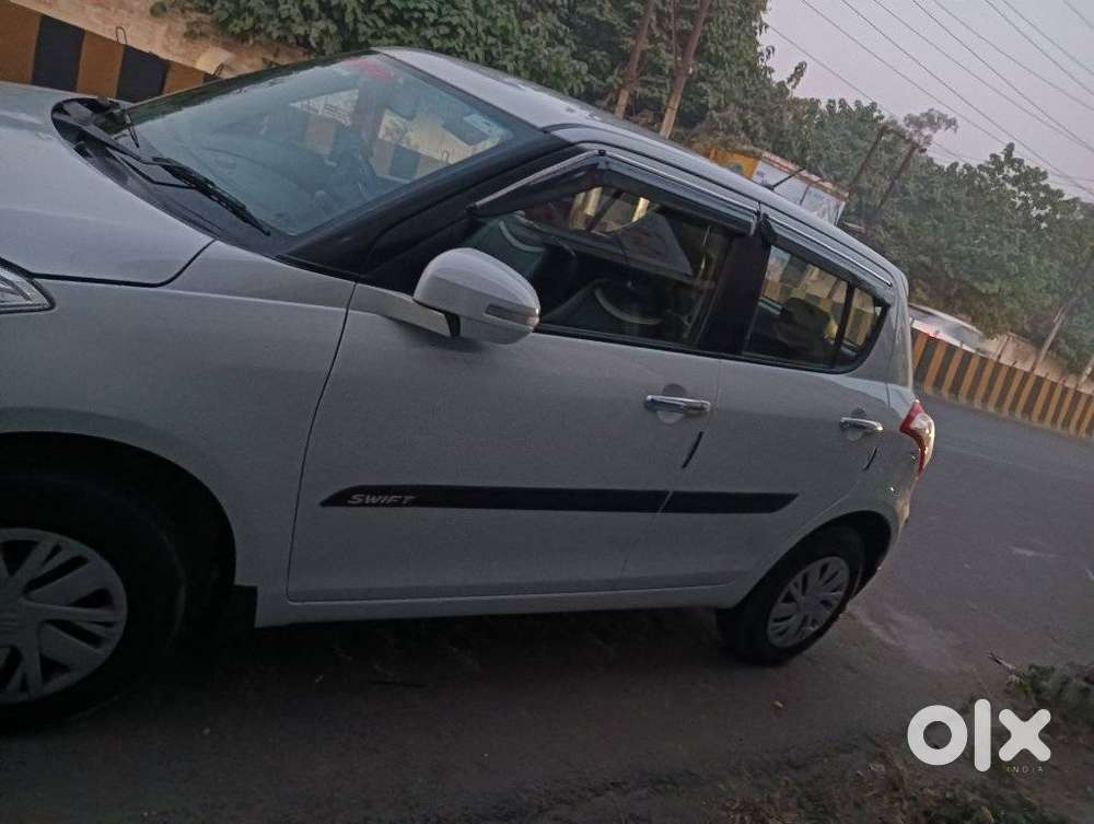 Maruti Suzuki Swift Vxi + Manual, 2017, Petrol