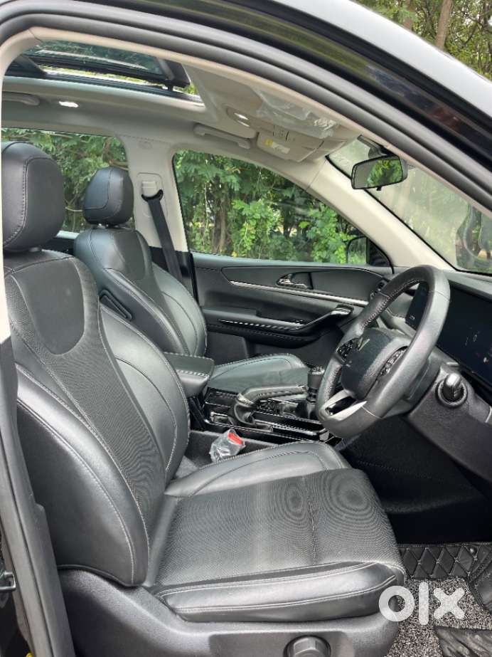 Mahindra Xuv700 2.2 Ax 7 Diesel Mt Str, 2025, Diesel