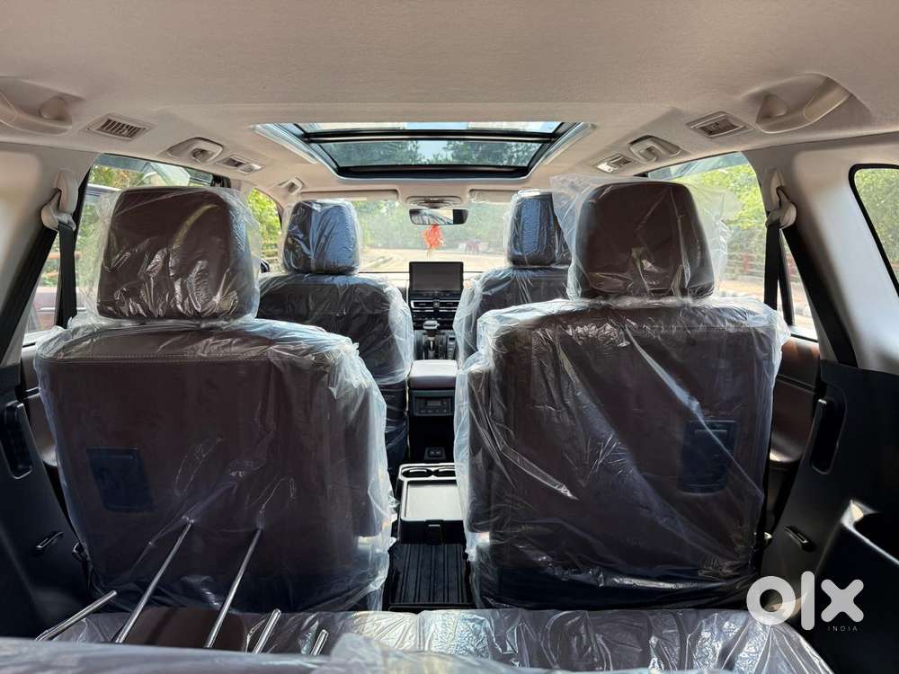 Toyota Innova Hycross 2.0 Zx Hybrid 7 Str, 2025, Cng & Hybrids