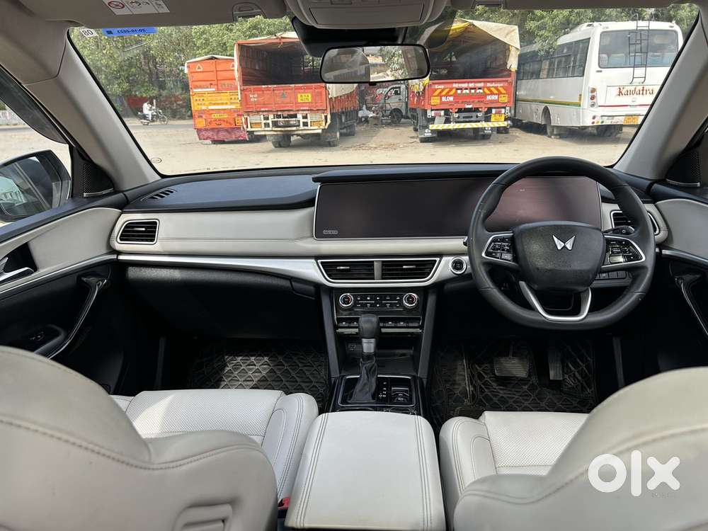 Mahindra Xuv700 2.0 Ax 7 Petrol At Luxury Pack Str, 2023, Petrol