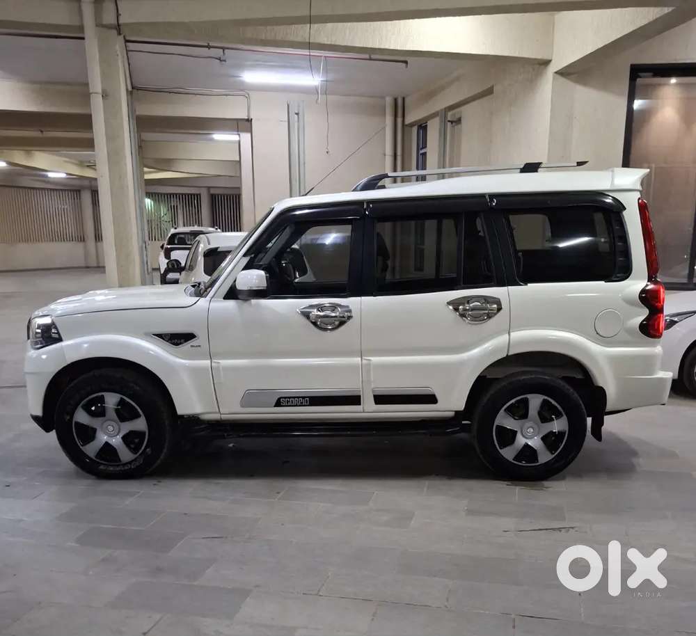 Mahindra Scorpio S9