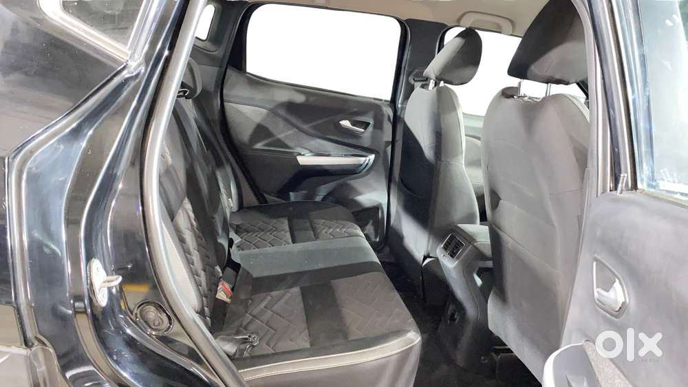 Nissan Magnite 1.0 Xv Premium, 2022, Petrol