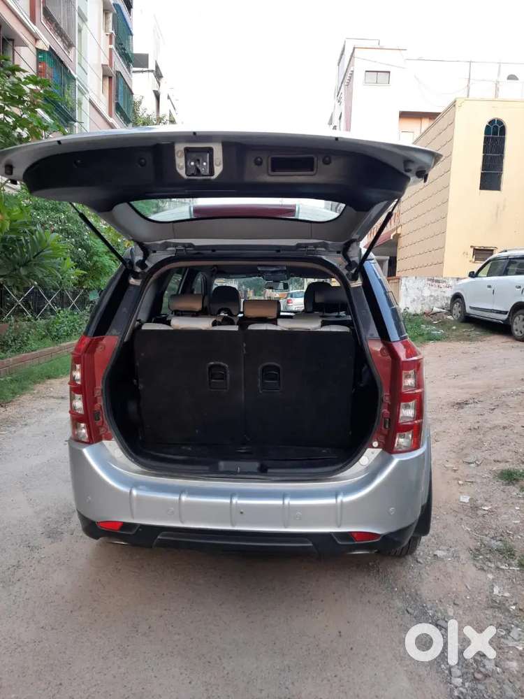 Xuv500 Very Good Maintened With Showroom Track