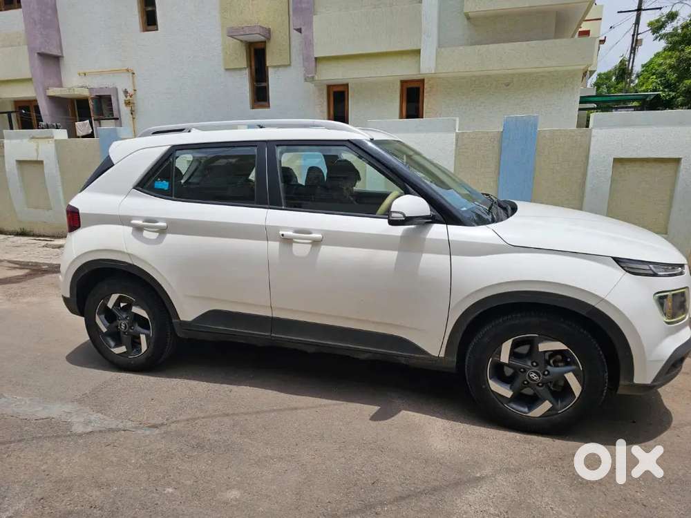 Hyundai Venue 1.0 Turbo Petrol Well Maintained With Sunroof, New Tyres