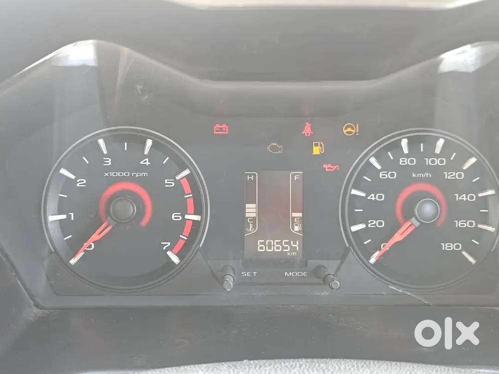 Mahindra Kuv100 K8 Petrol 6 Seater (top Model )