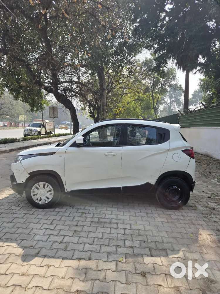 Mahindra Kuv 100 K6+