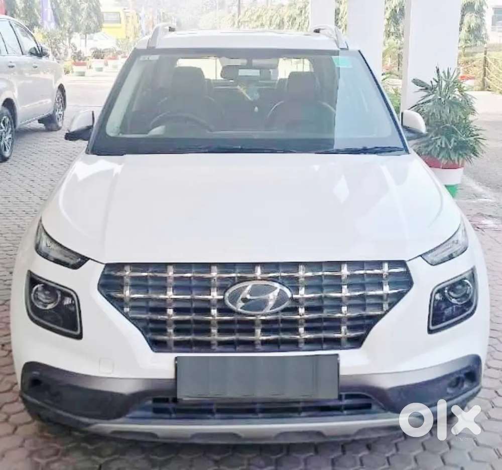 Hyundai Venue 2019 Petrol 27194 Km Driven