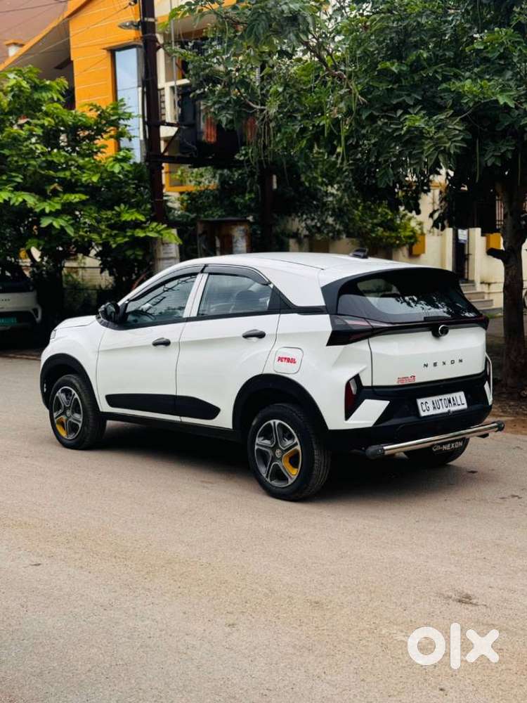 Tata Nexon Smart Plus1.2 Revotron Petrol 5 Mt, 2024, Petrol