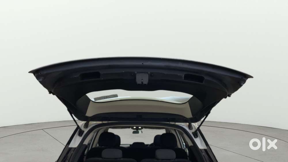 Mahindra Xuv700 2.0 Ax 5 Petrol Mt 7 Str, 2022, Petrol