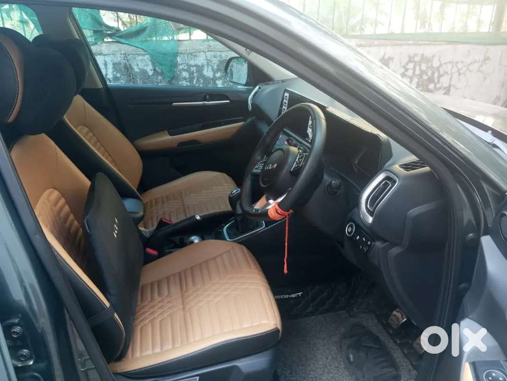 Very Luxuryious Car With Sunroof And Alloy Wheels