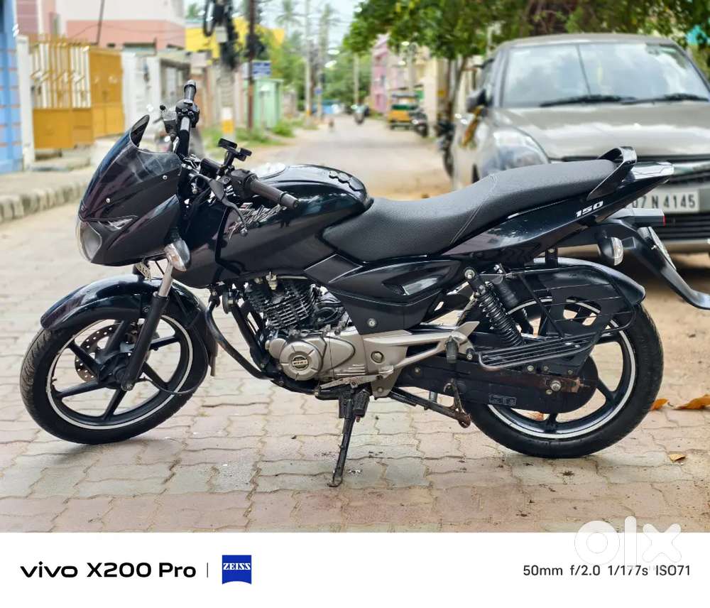 Pulsar 150 black