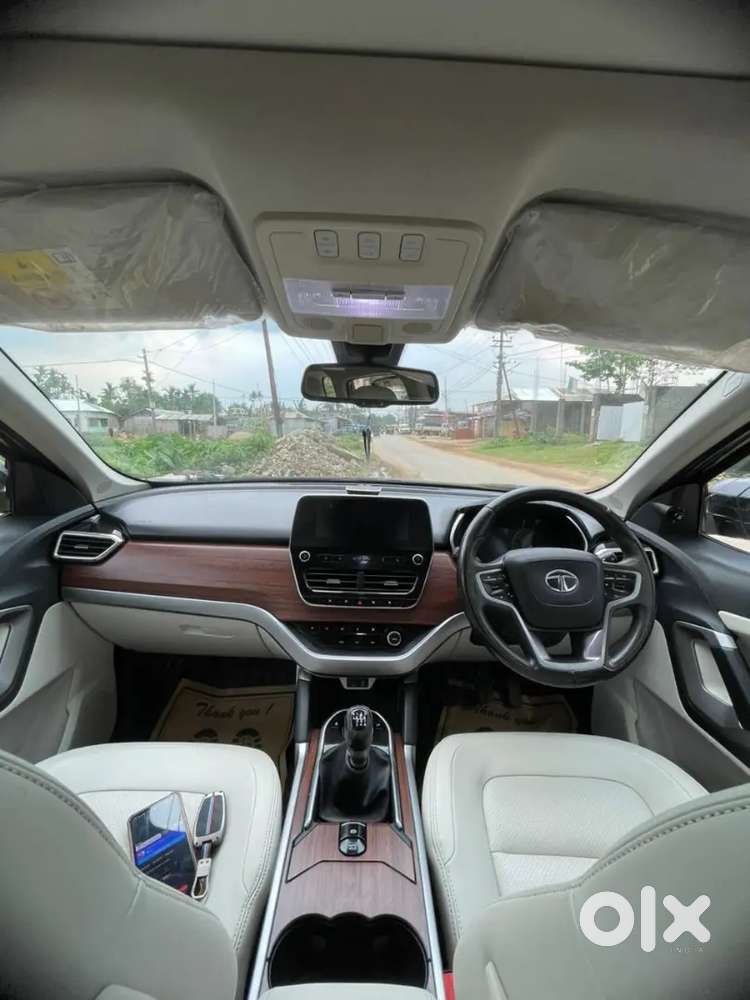 Tata Safari Xz Plus-top Model With Captain Seat & Panaramic Sunroof