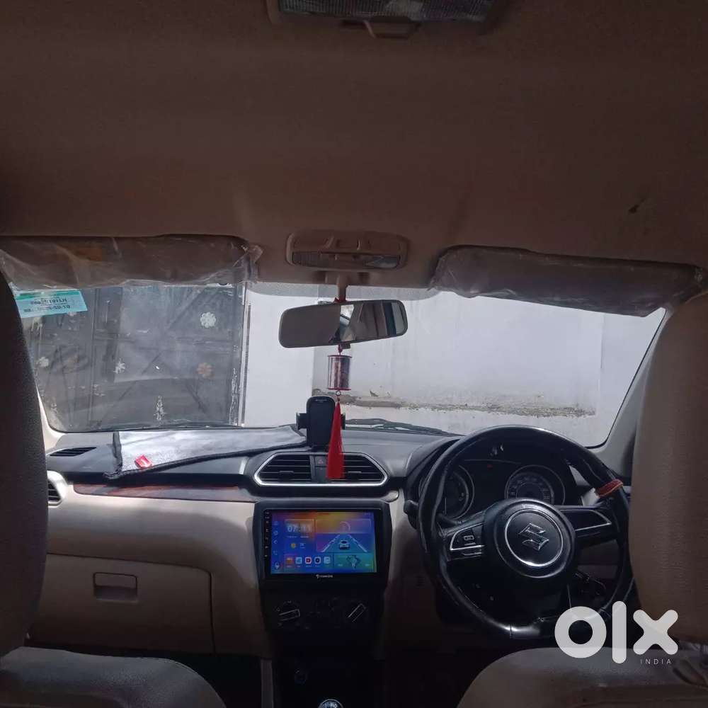 इसमें बैक कैमरा और एलईडी है और इंश्योरेंस भी पूरा है और परमिट कंप्लीट