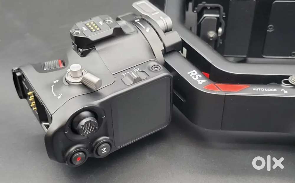 DJI - RS 4 Gimbal Professional 3-Axis Camera Stabilizer MINT Complete