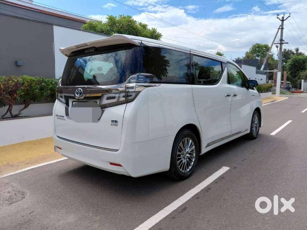 Toyota Vellfire 2.5 Executive Lounge, 2022, Petrol