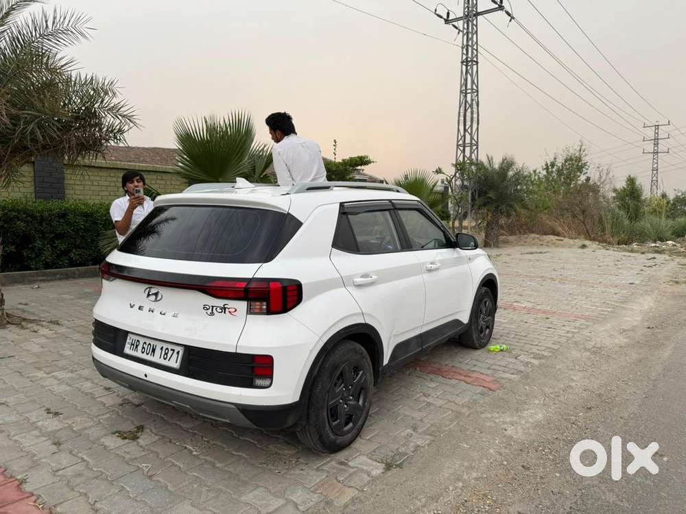 Hyundai Venue 2024 Petrol 20000 Km Driven