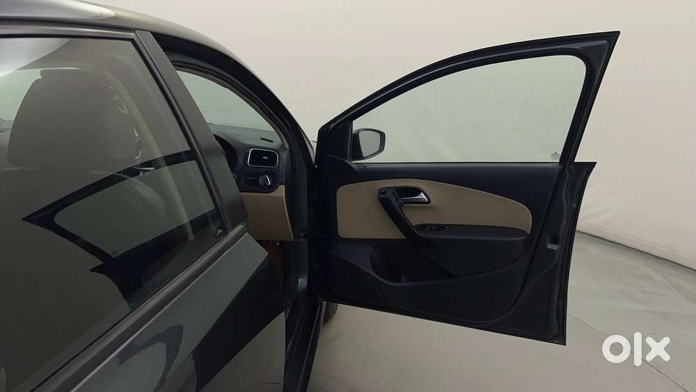 Volkswagen Polo Petrol Highline 1.2l, 2016, Petrol