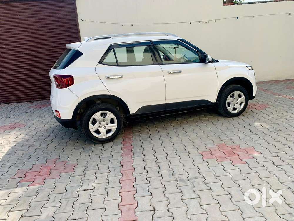 Hyundai Venue Petrol Manual 2021
