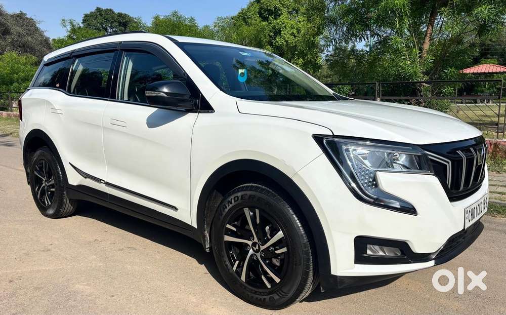 Mahindra Xuv700 2.0 Ax 5 Petrol Mt Str, 2022, Petrol