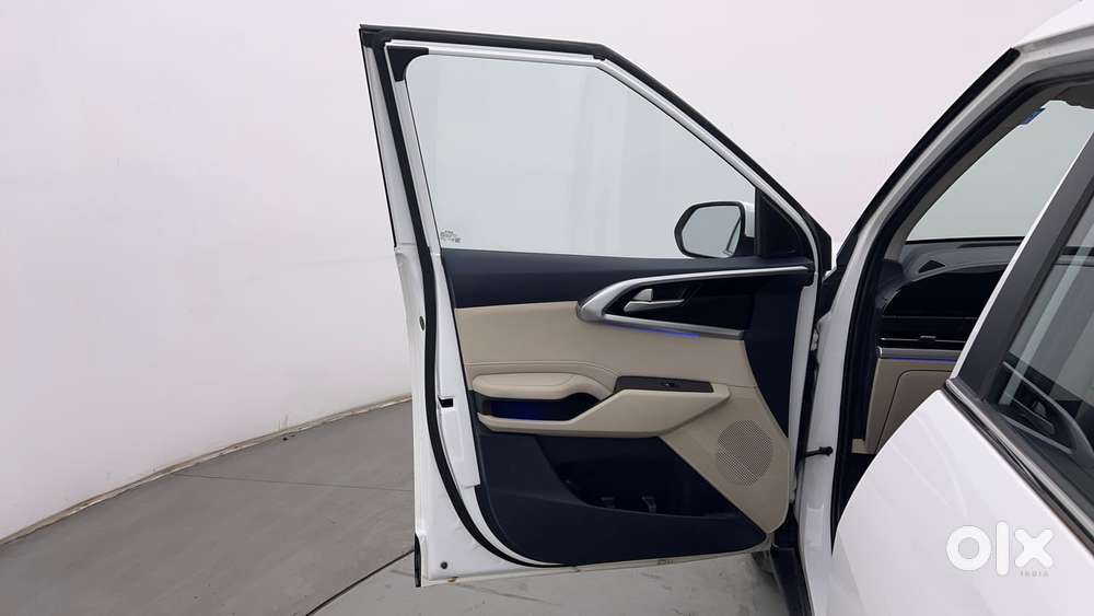 Kia Carens Luxury (o)1.5 Turbo Petrol Dct 7 Str, 2023, Petrol