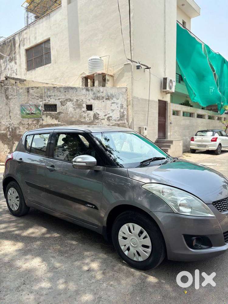 Maruti Suzuki Swift Vxi + Manual, 2014, Petrol