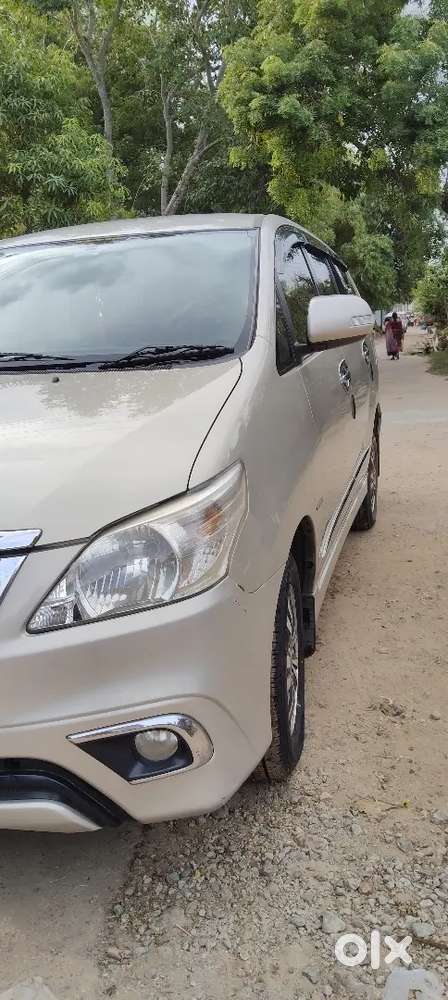 Toyota Innova Diesel 2015 ,company Service,good Looking