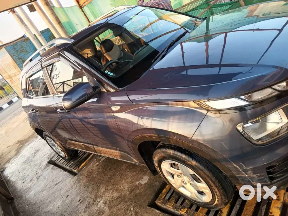 Hyundai Venue 2022 Petrol 40500 Km Driven