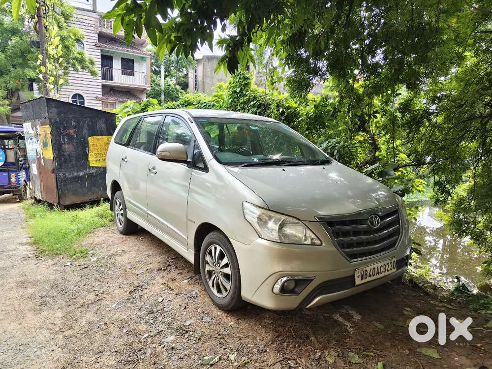 Toyota Innova 2.5 Crysta 2014