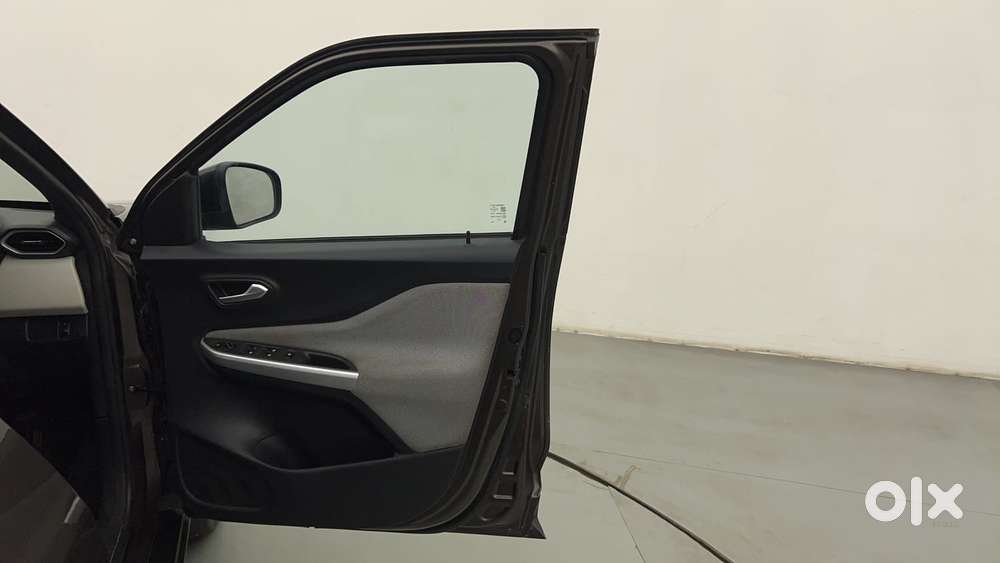 Nissan Magnite 1.0 Xv, 2022, Petrol