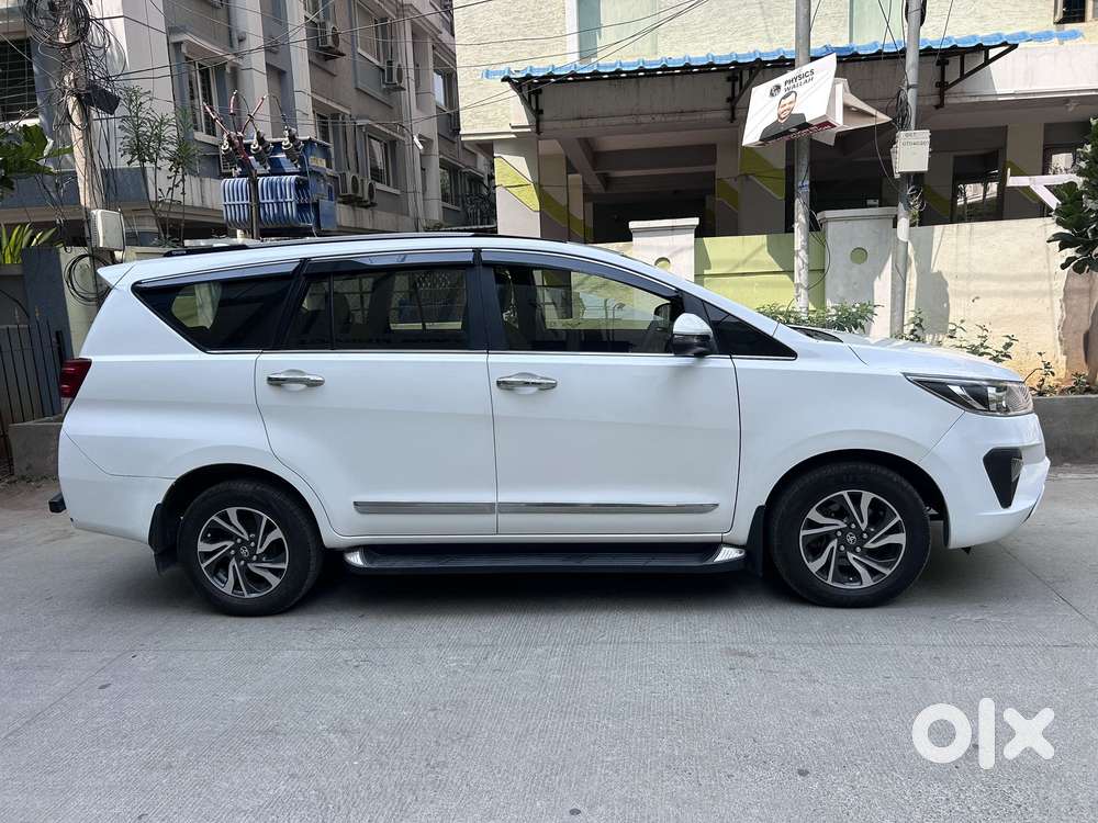 Toyota Innova Crysta 2.4 G Mt 8s, 2022, Diesel