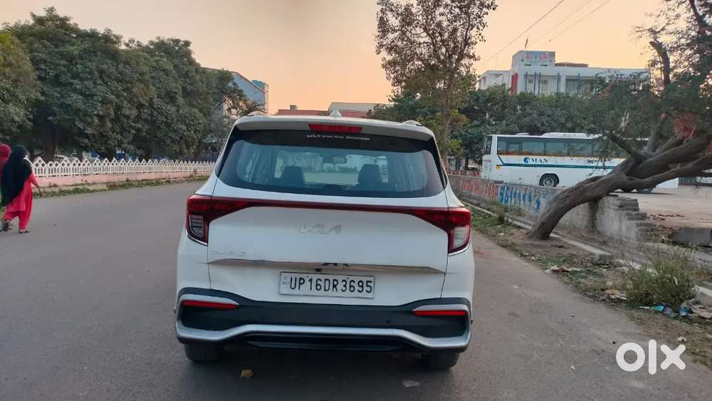 Kia Carens 2023 Petrol Well Maintained