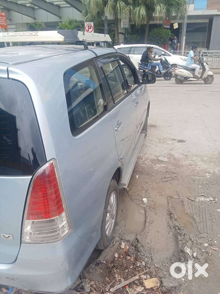 Toyota Innova 2.0 V 2010
