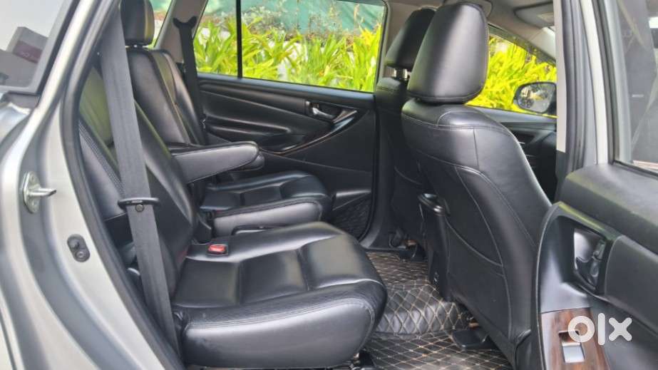 Toyota Innova Crysta 2.4 G Mt 7 Str, 2020