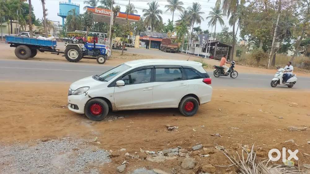 Honda Mobilio 2015 Petrol 139000 Km Driven Slightly Negotiable