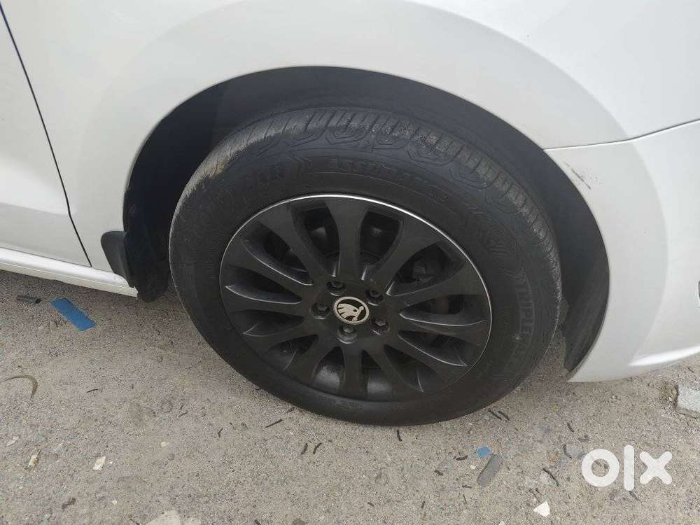 Skoda Rapid 1.6 Mpi At Style Plus, 2015, Petrol