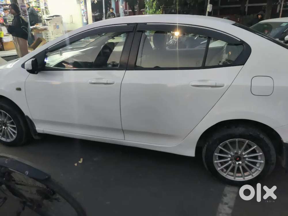 With Aa Brand New Alloy And Tyre With Black Sploer