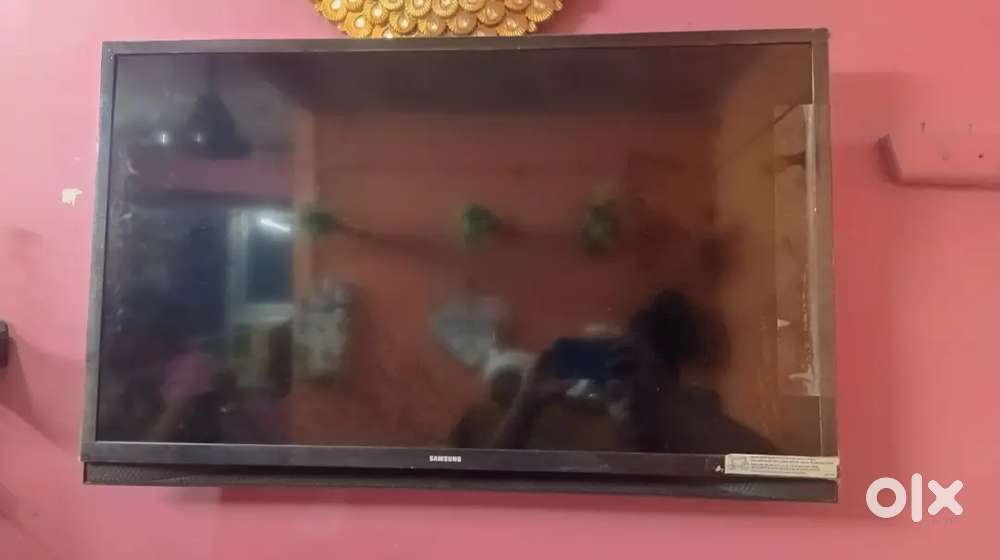 32inch Samsung smart tv (1.5years old but panel damage)