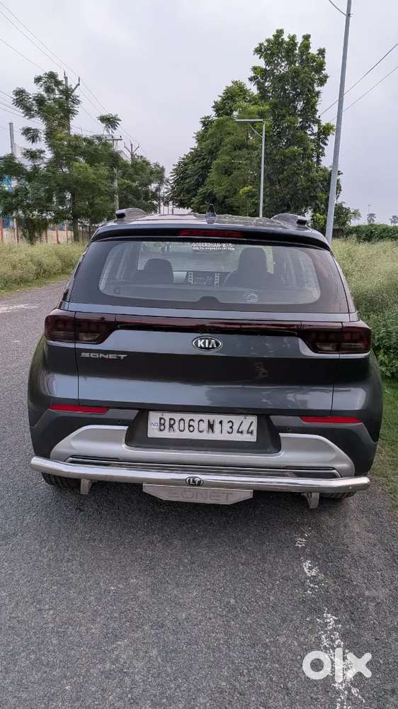 Kia Sonet
Model - 2020 December 
Fuel - Diesel
Sunroof Available