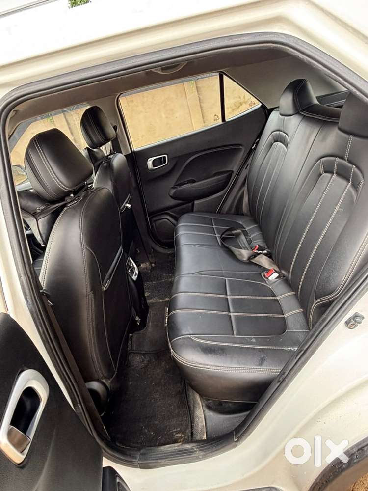 Hyundai Venue Petrol Mt 9000