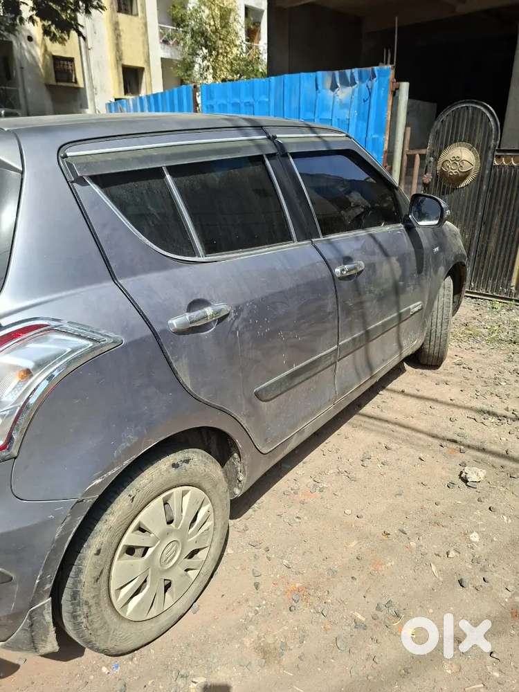 गाड़ी शोरूम कंडीशन है बेस ट्यूब एलसीडी लगी हुई है।