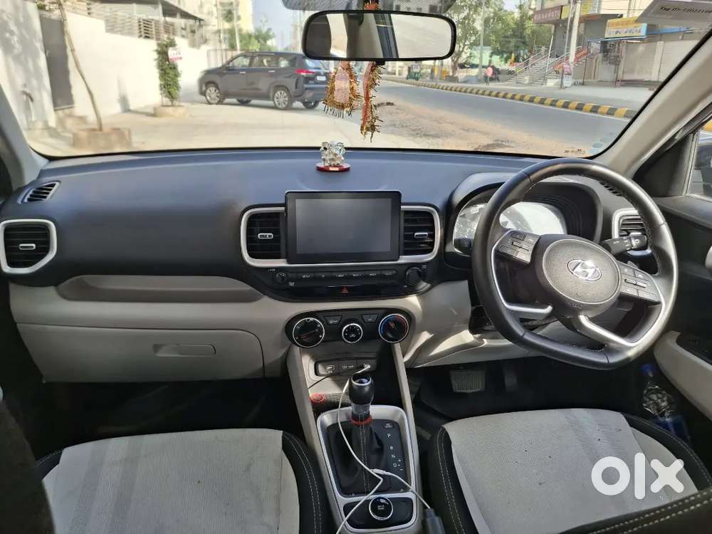 Hyundai Venue 2023 Petrol 19700 Km Driven