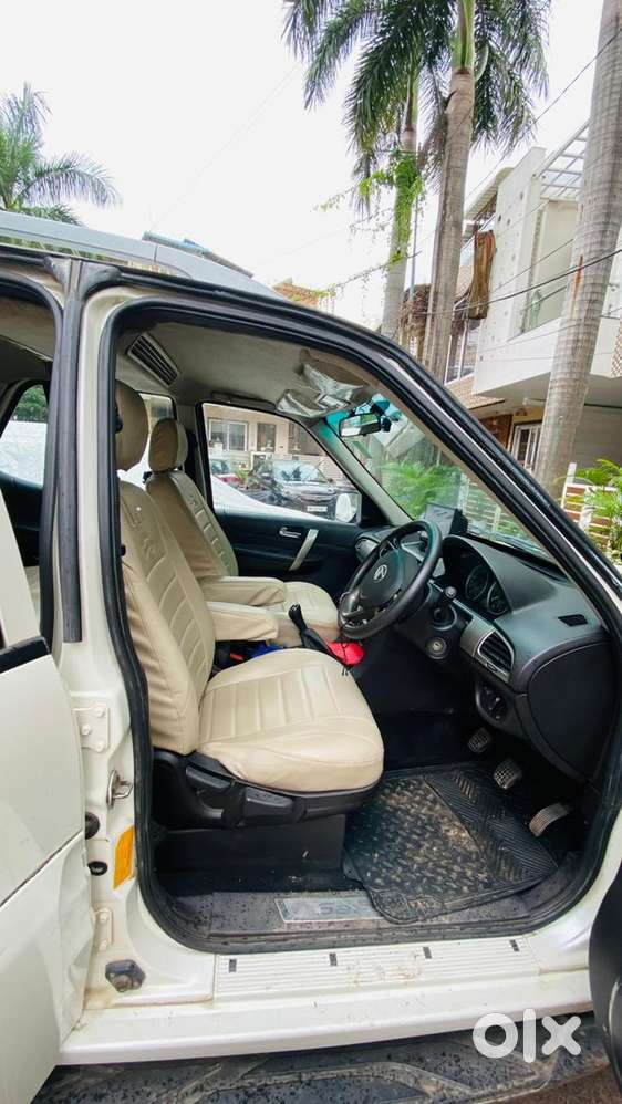 Tata Safari Storme 2015