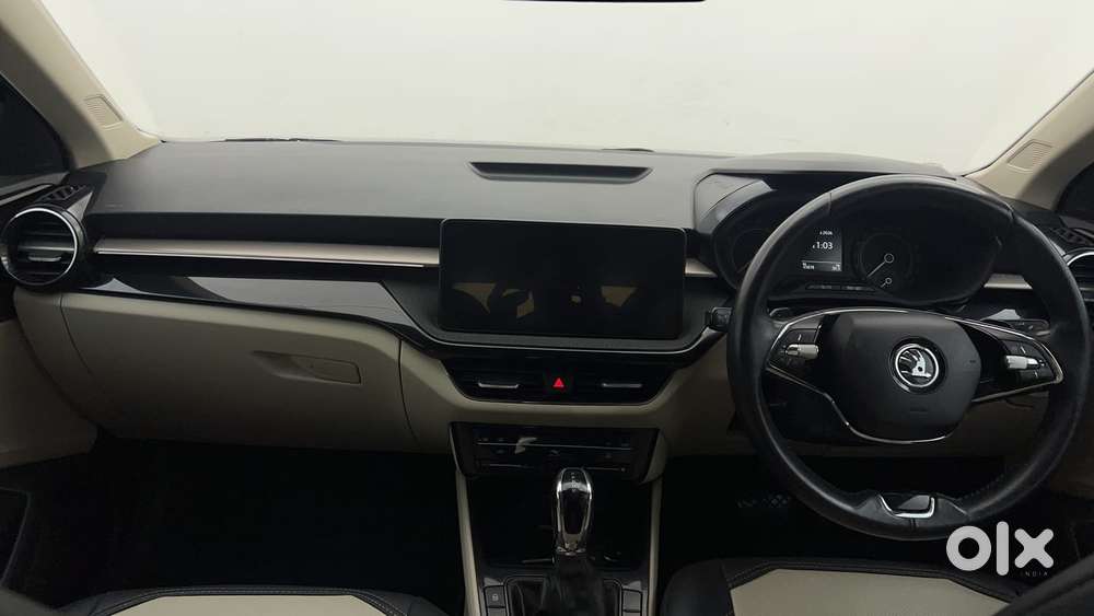 Skoda Slavia Ambition 1.0l Tsi At, 2022, Petrol