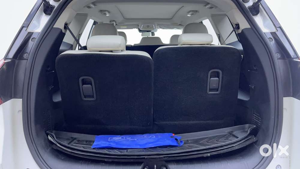 Mahindra Xuv700 2.2 Ax 7 Diesel Mt Luxury Pack Str, 2022, Diesel