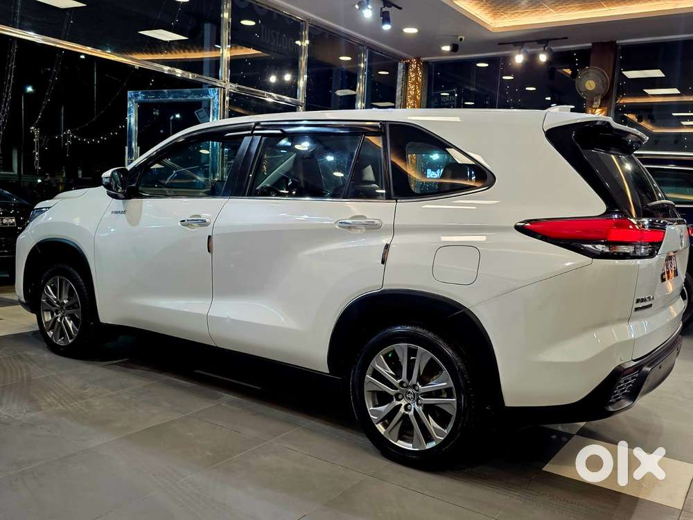 Toyota Innova Hycross 2.0 Zx Hybrid 7 Str, 2023, Petrol