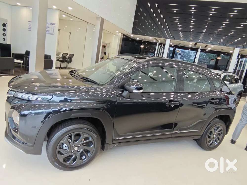 Maruti Suzuki Fronx(car Showroom)